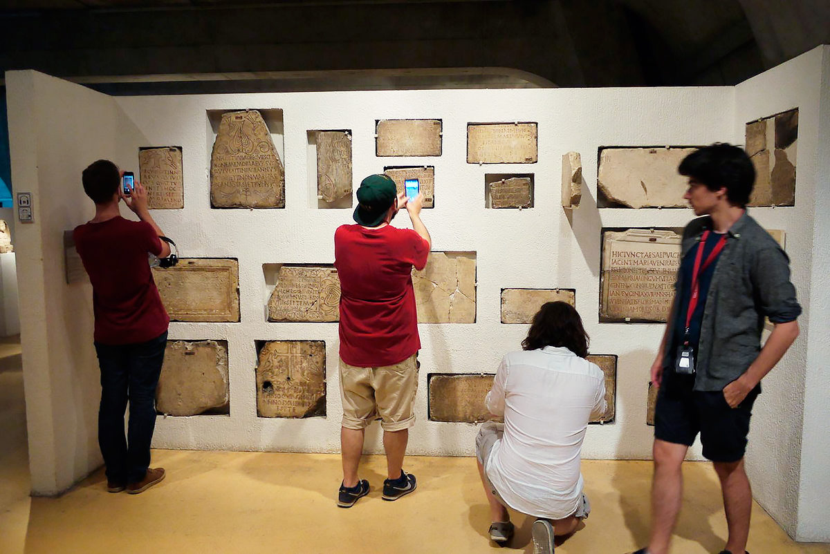 Посетители в Музее галло-романской цивилизации, Лион